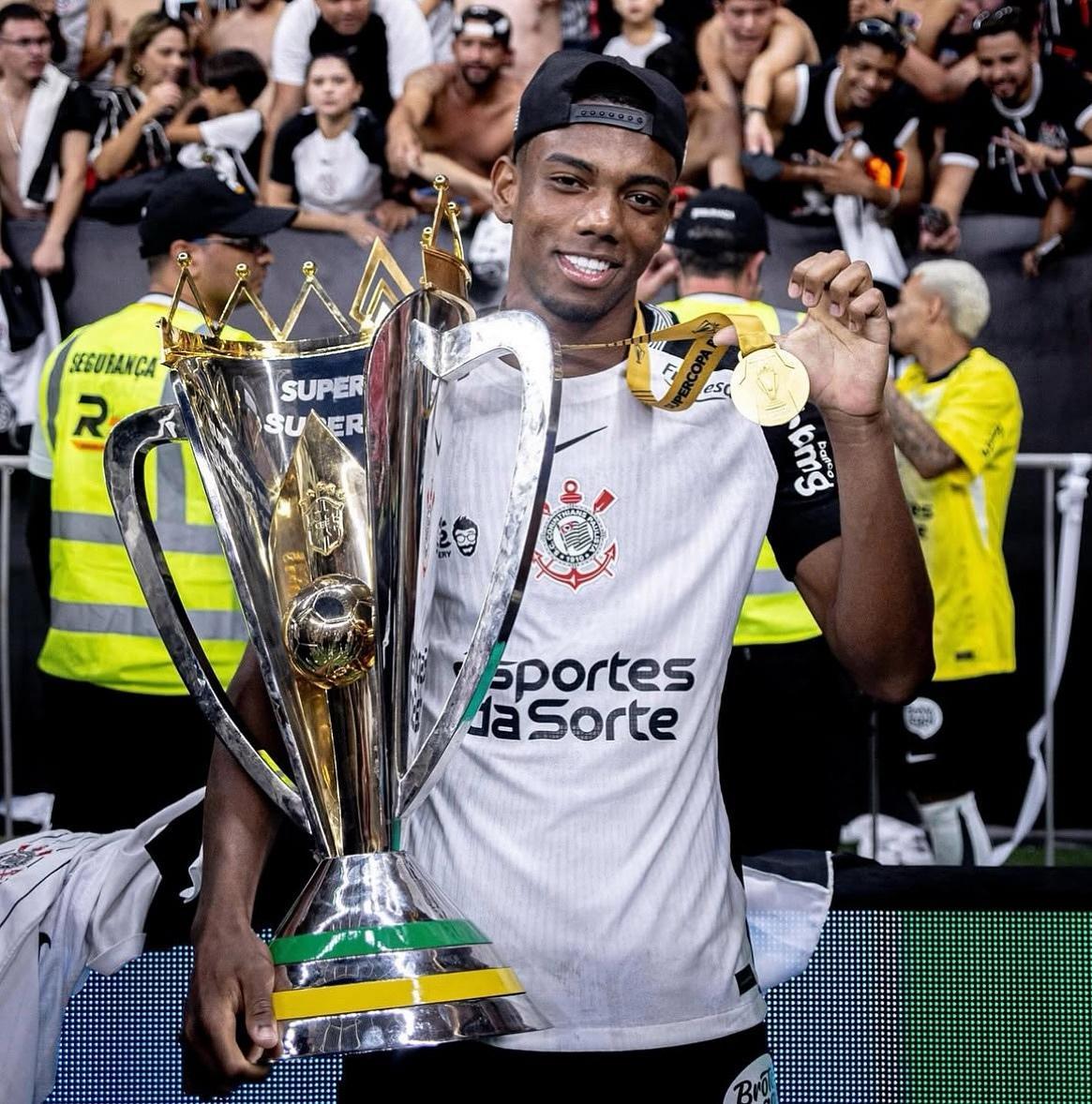 开云体育网址在线登录-白纸黑字想抵赖？米兰追逐巴西B2B中场生变，若签下将威胁福法纳