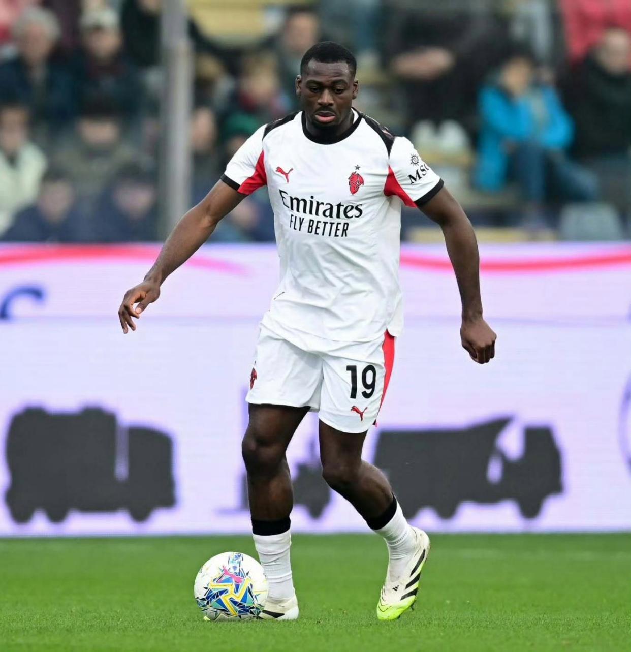 开云体育网址在线登录-白纸黑字想抵赖？米兰追逐巴西B2B中场生变，若签下将威胁福法纳