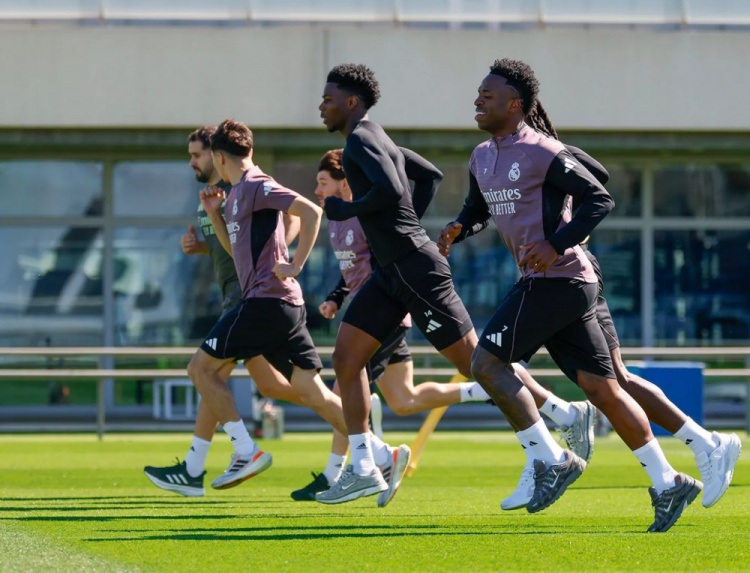 开云体育网址-皇马官方报球队训练：卡雷拉斯进行部分合练，姆巴佩也参与其中