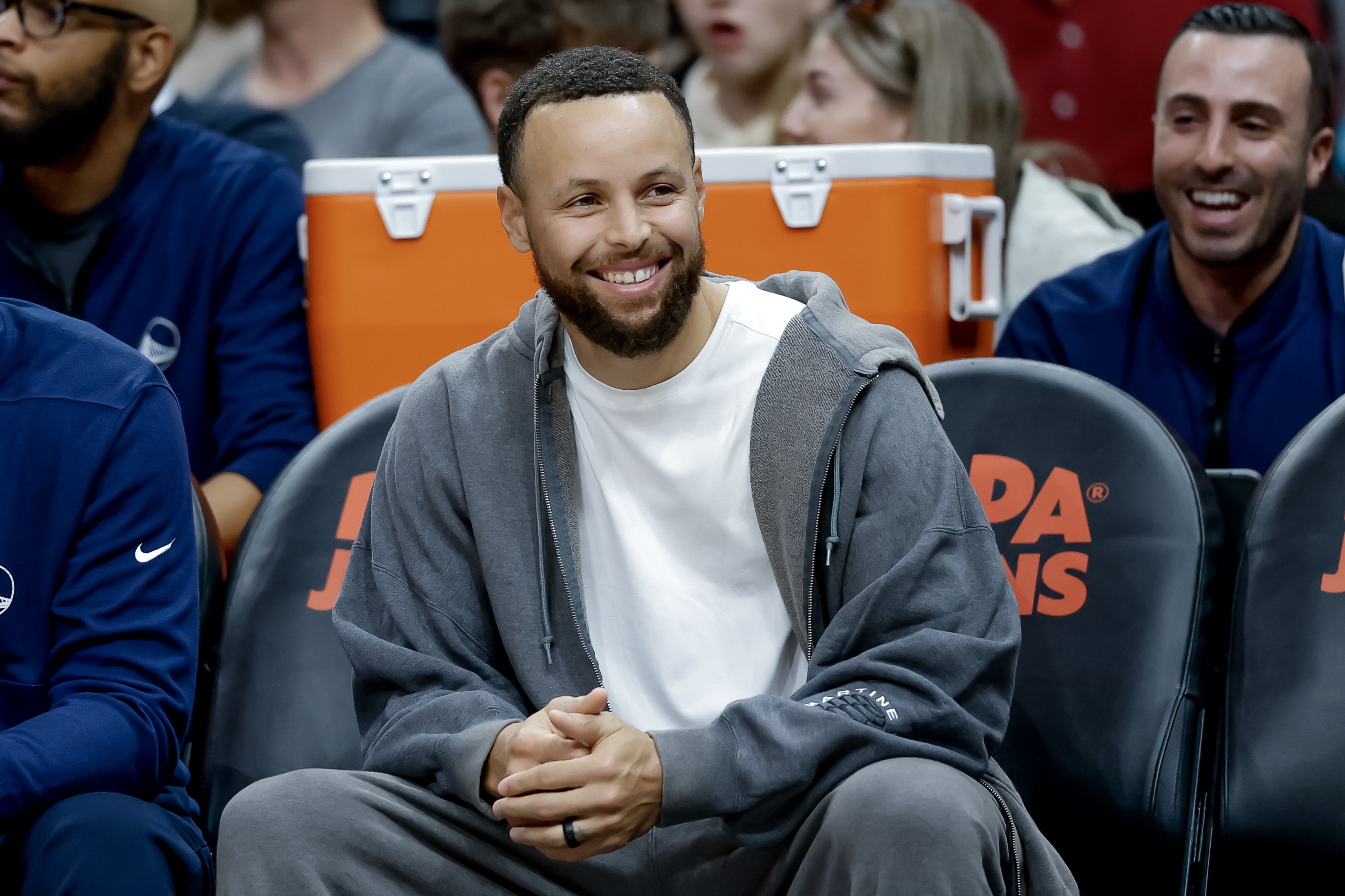 NBA球员收入哪家强？乔丹45亿居首 LBJ压奥胖 科五库六&amp;三少前十
